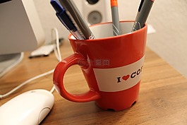 铅笔,杯,办公桌