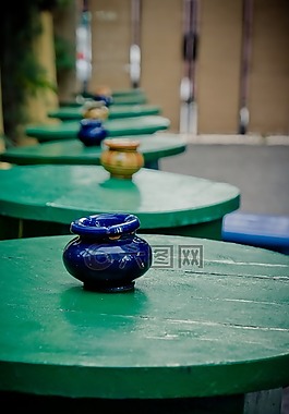 煙灰缸,木桌,表行