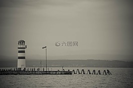 鼴鼠,燈塔,湖