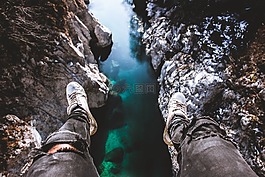 山,巖,草