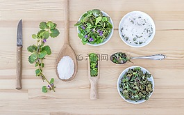 草藥,鹽,勺子