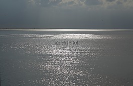 海,傍晚的天空,水