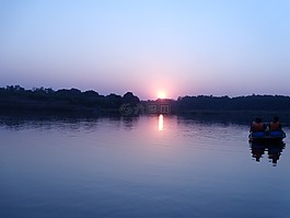 河,日落,船