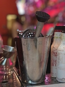 酒吧工具,调酒师,酒吧的趋势