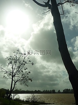 任,瓜迪亞,太陽(yáng)