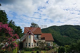 風(fēng)車,漂亮的天空,在山的背景