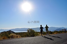 赛跑运动员,慢跑,路