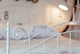 床,枕头,房间