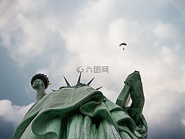 自由女神像,云,自由啟發世界