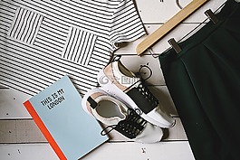 鞋,書,筆記本