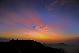 日出,云海,四人同