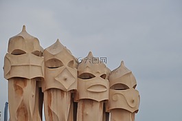開玩笑,卡薩巴特洛,架構(gòu)
