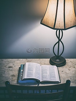 燈,書,讀卡器
