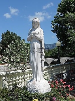 瑪麗的雕像,克羅地亞,花園