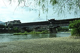 不經(jīng)意的古橋,經(jīng)過千年的洗禮,依然如此美麗