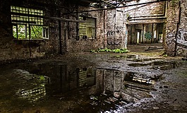 離開(kāi),工廠的大廳,丟失的地方
