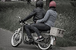 滑板车,助力车,头盔