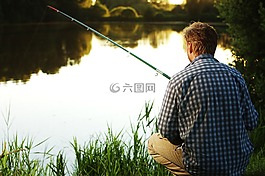 魚(yú),釣魚(yú)者,水