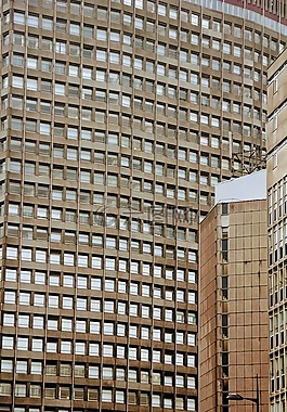 建設(shè),倫敦,正面