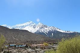 村,谷,山