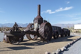 蒸汽拖拉機(jī),礦石車,古董