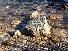 水,石,河