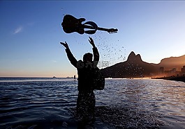 人,吉他,海
