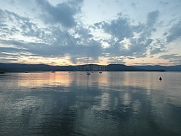 湖,光滑的表面,水