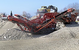 建筑廢墟,破碎機(jī),挖掘機(jī)