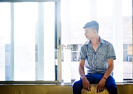 在室內,成人,男子