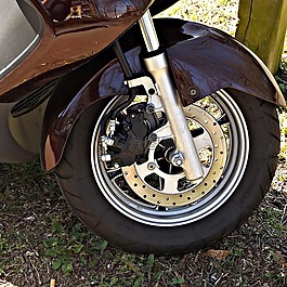 成熟,這輛摩托車,剎車