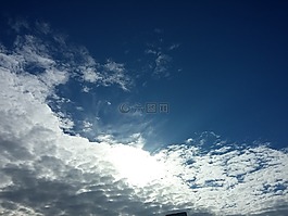 陽光下熠熠生輝,天空,白