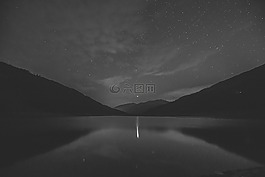 黑色和白色,樹,山
