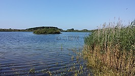 沙丘地区,在沙丘湖,阳光明媚的水