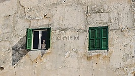 人類的希望,娃娃,窗口