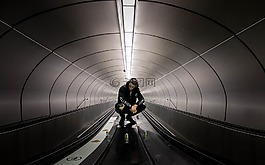 黑色和白色,隧道,人