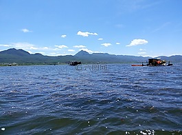 水湖面的水珠结冰的湖面免费可商用湖面,河水,河流免费可商用剪影