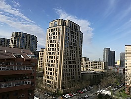 藍(lán)天,白云,屋頂