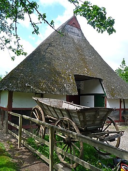 建設(shè),谷倉,草堂