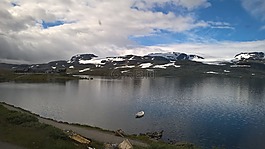 山,湖,雪