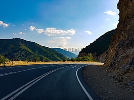 路,山,云