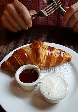 早餐,要羊角面包,糕點(diǎn)