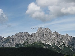 卡爾尼亞,白云巖,山