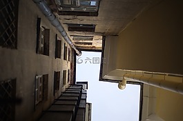 法院,圣 · 彼得堡,井