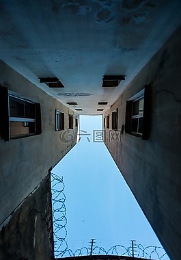 法院,圣 · 彼得堡,井