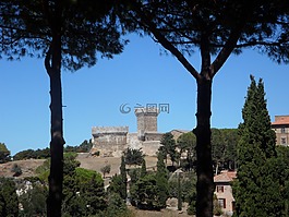 波普洛尼亞,海灣地區(qū)的 baratti,城堡