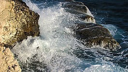 波,砸,海