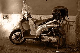 輕便摩托車,燒了,羅馬