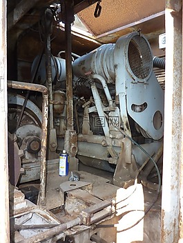 挖掘機(jī),挖掘機(jī)發(fā)動機(jī),老