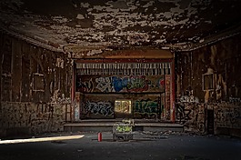 丟失的地方,建設(shè),被毀